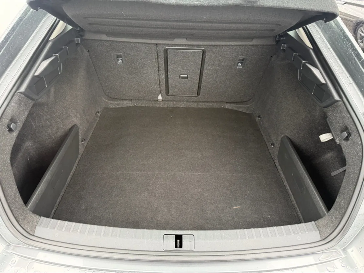 Skoda Octavia Saloon, Diesel, 2023, Grey
