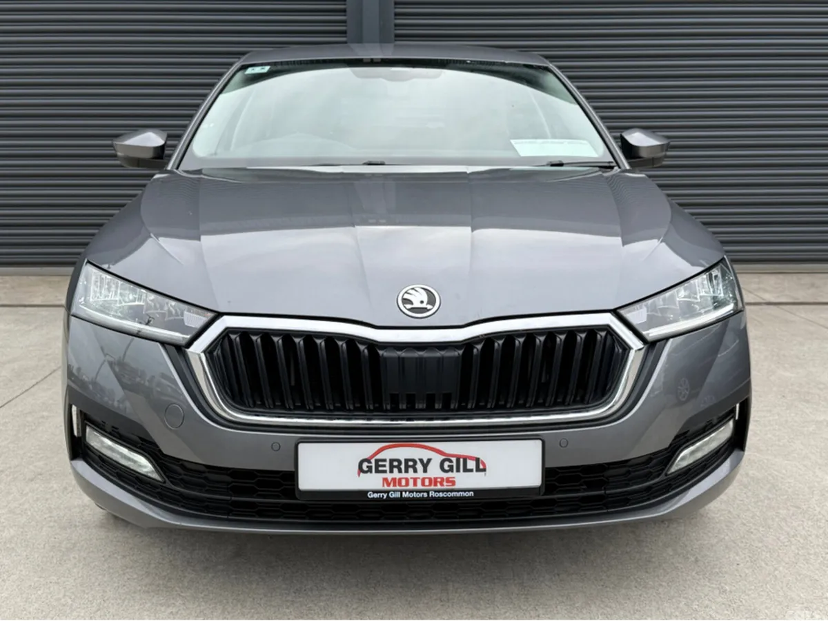 Skoda Octavia Saloon, Diesel, 2023, Grey