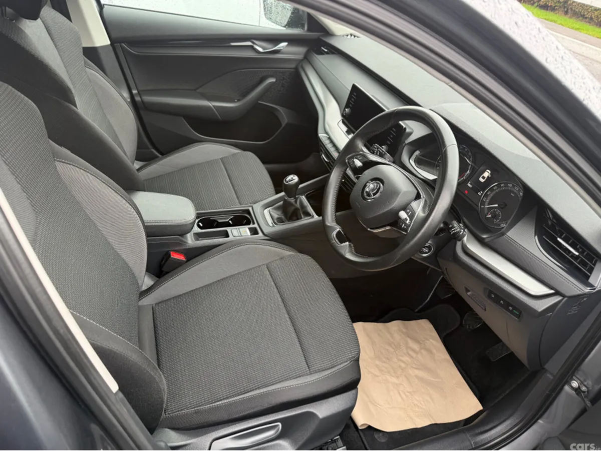 Skoda Octavia Saloon, Diesel, 2023, Grey