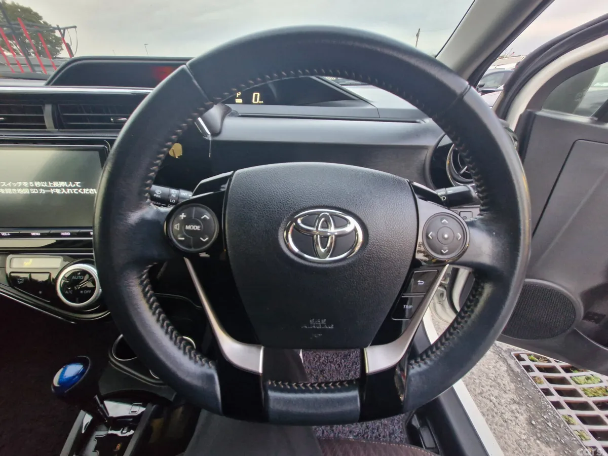 Toyota Aqua Hatchback, Petrol Hybrid, 2017, White