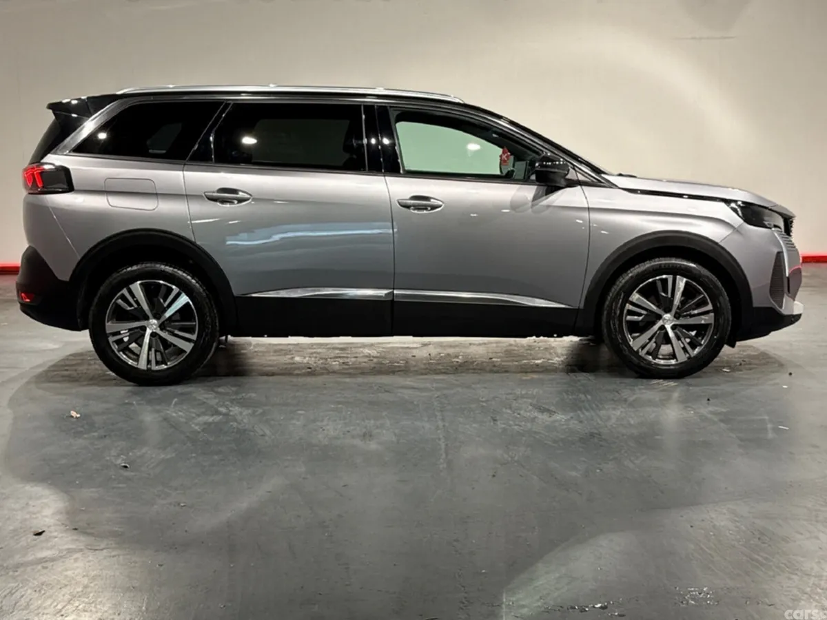 Peugeot 5008 MPV, Diesel, 2024, Grey