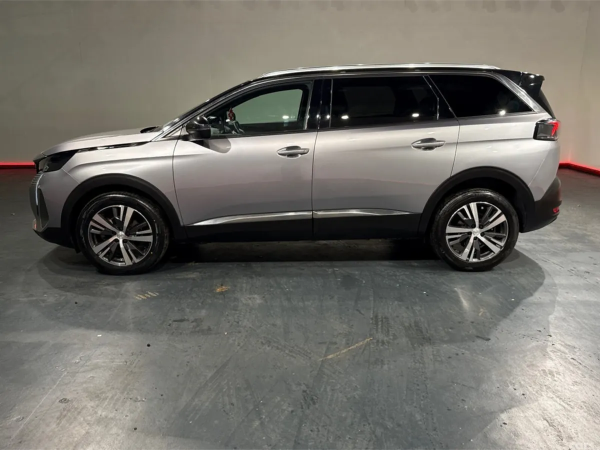 Peugeot 5008 MPV, Diesel, 2024, Grey