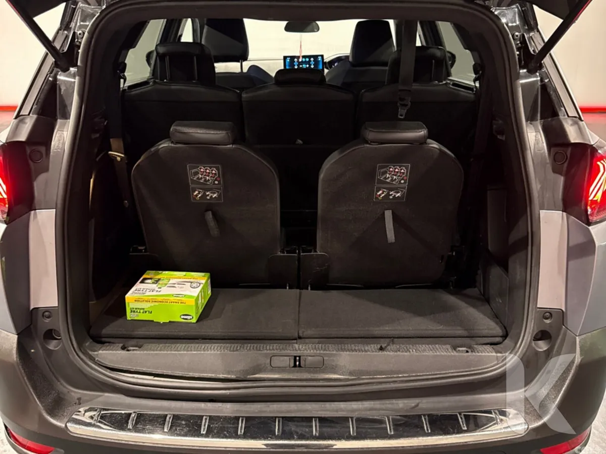 Peugeot 5008 MPV, Diesel, 2024, Grey