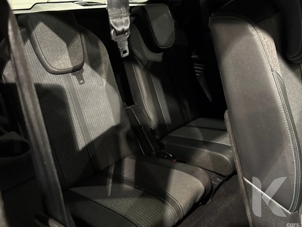 Peugeot 5008 MPV, Diesel, 2024, Grey