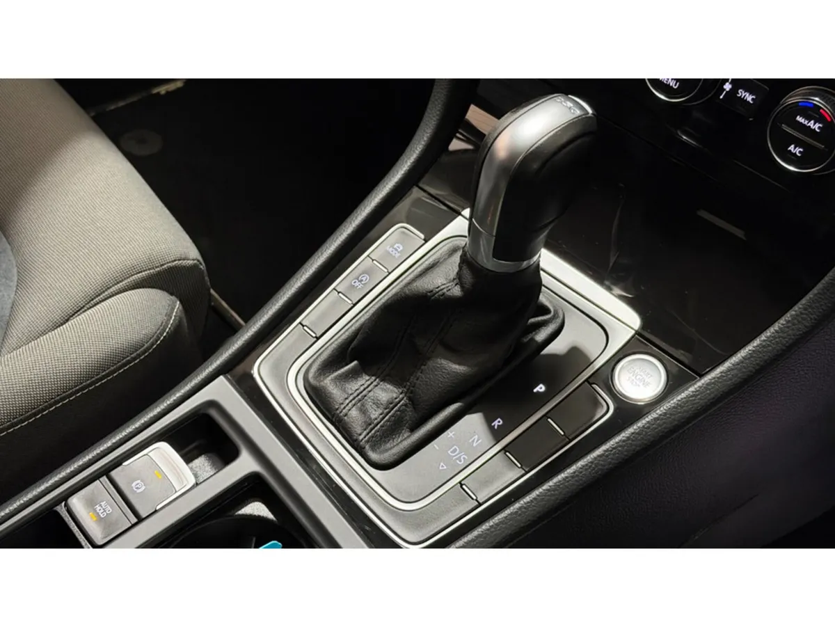 Volkswagen Golf Hatchback, Petrol, 2015, Blue