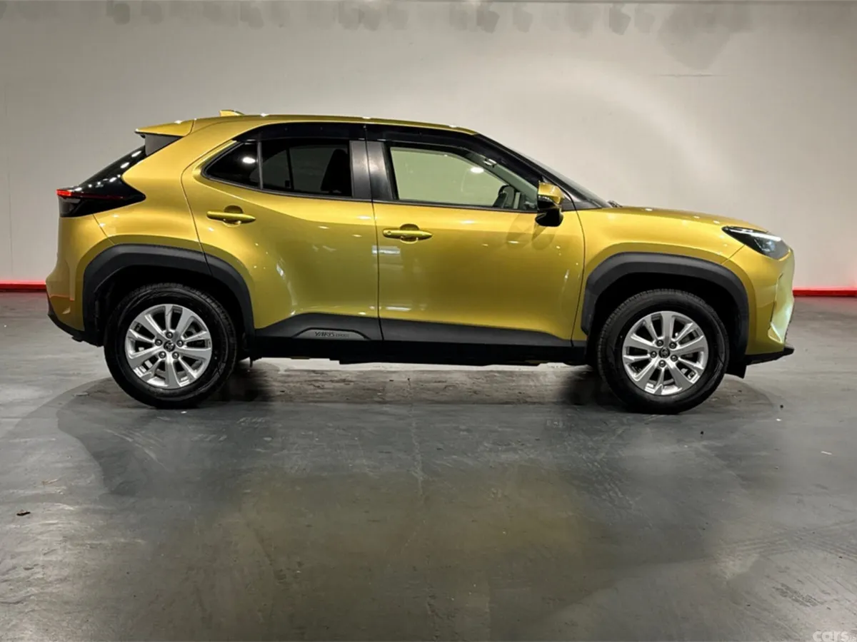 Toyota Yaris Cross SUV, Petrol Hybrid, 2021, Gold