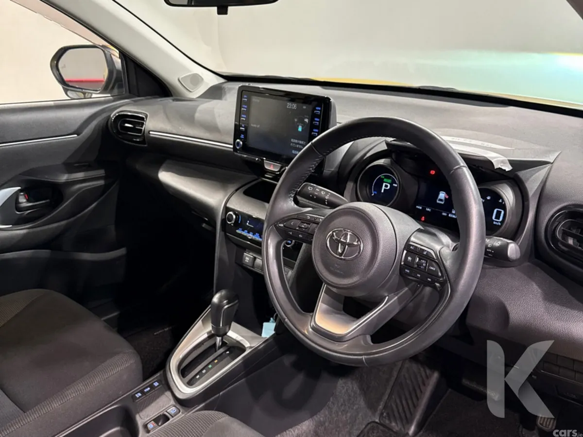 Toyota Yaris Cross SUV, Petrol Hybrid, 2021, Gold
