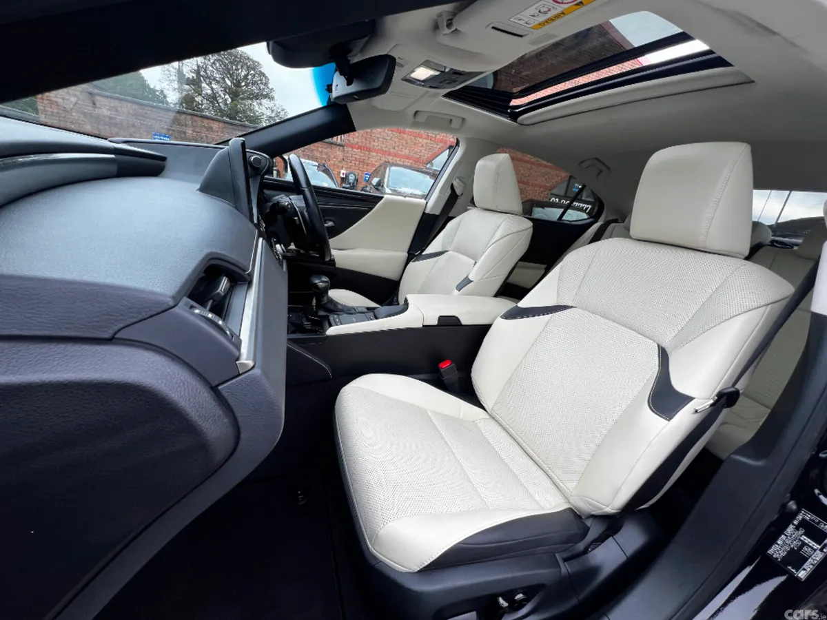 Lexus ES Saloon, Petrol Hybrid, 2022, Black