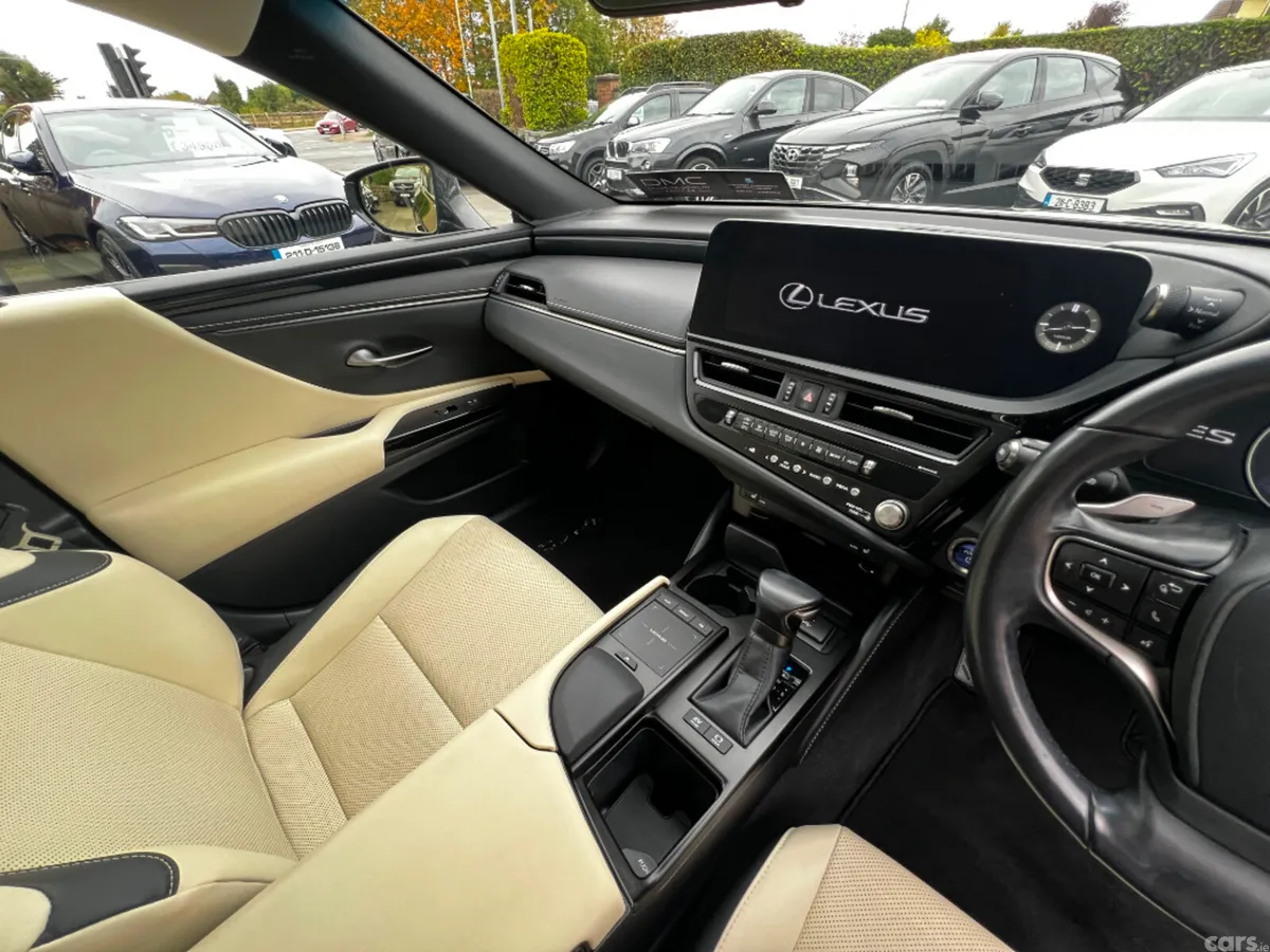Lexus ES Saloon, Petrol Hybrid, 2022, Black