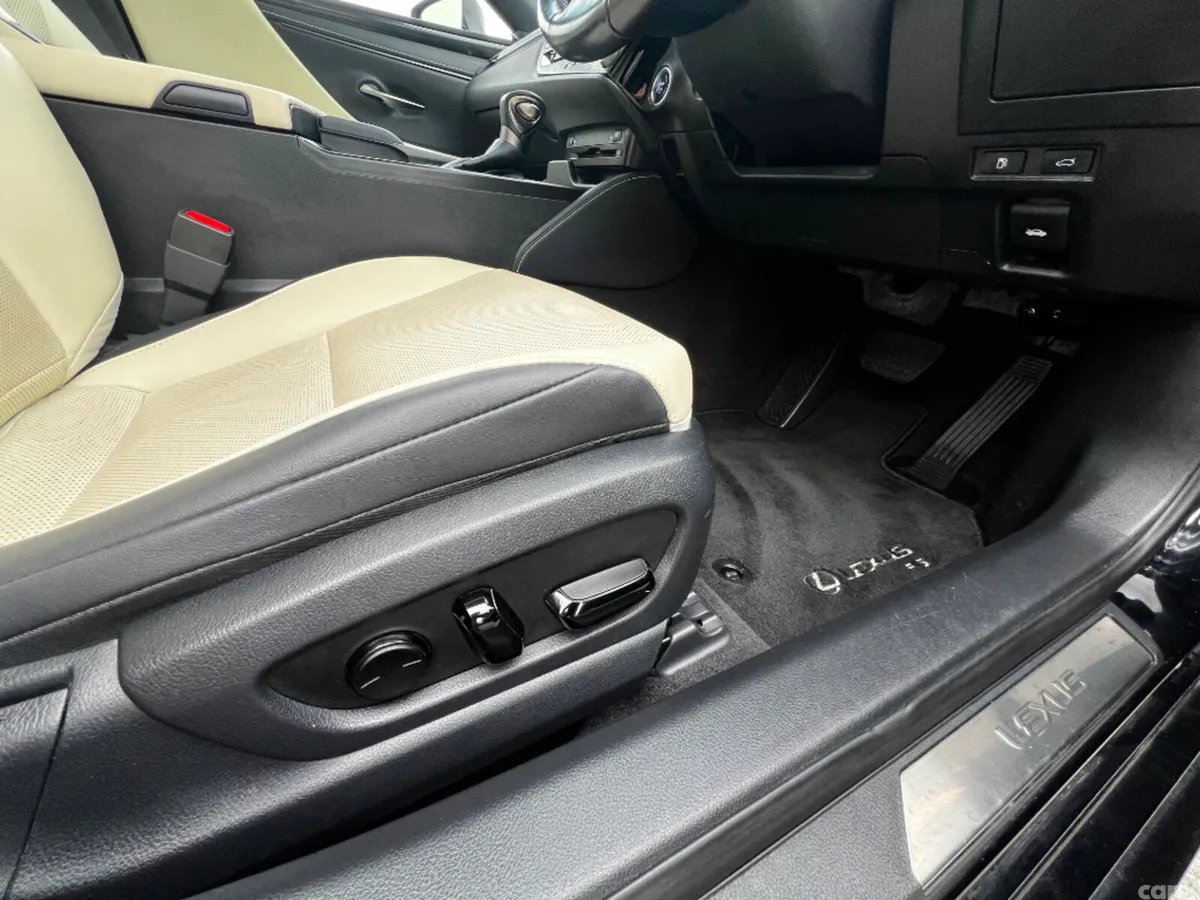 Lexus ES Saloon, Petrol Hybrid, 2022, Black