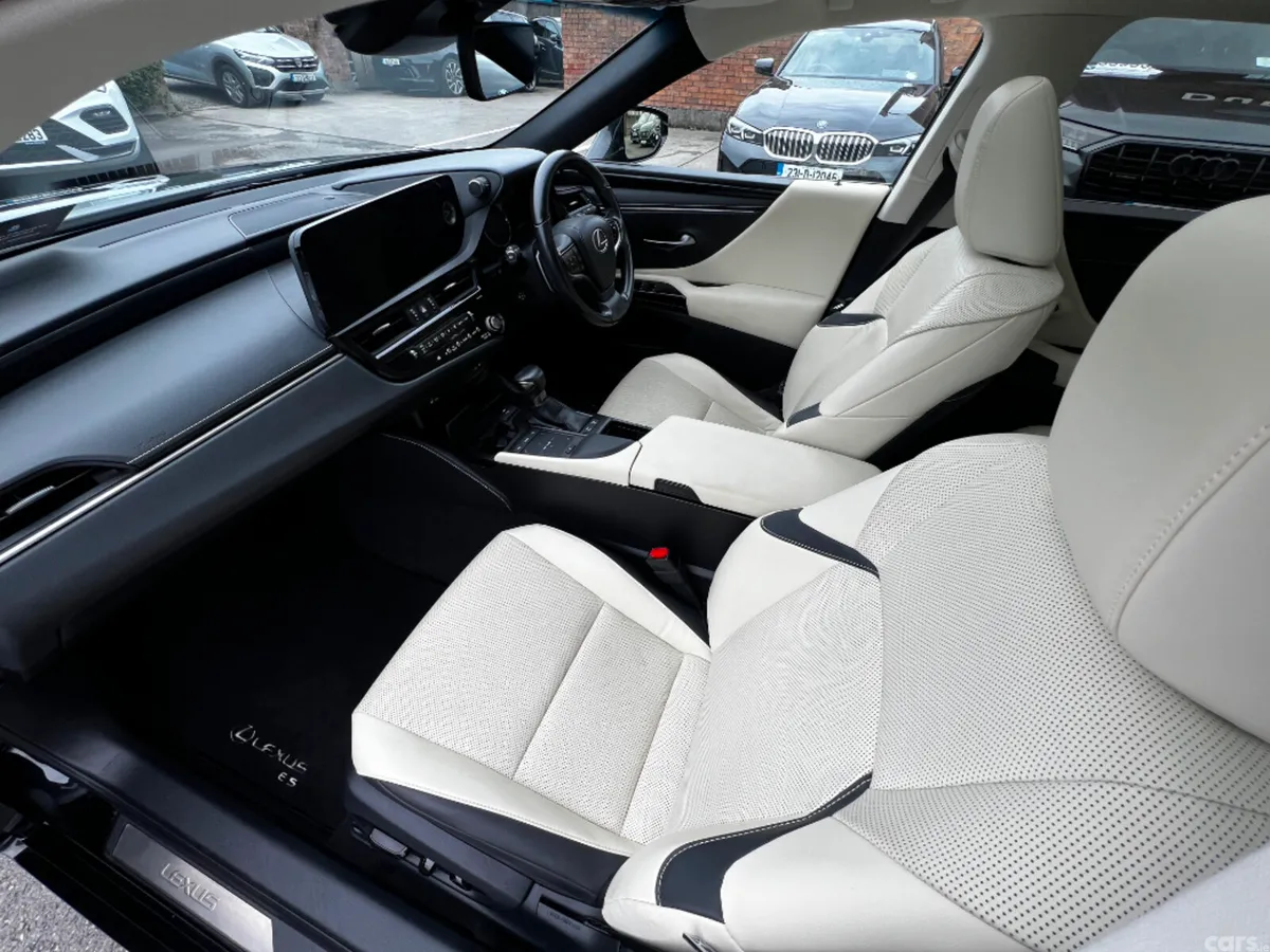 Lexus ES Saloon, Petrol Hybrid, 2022, Black