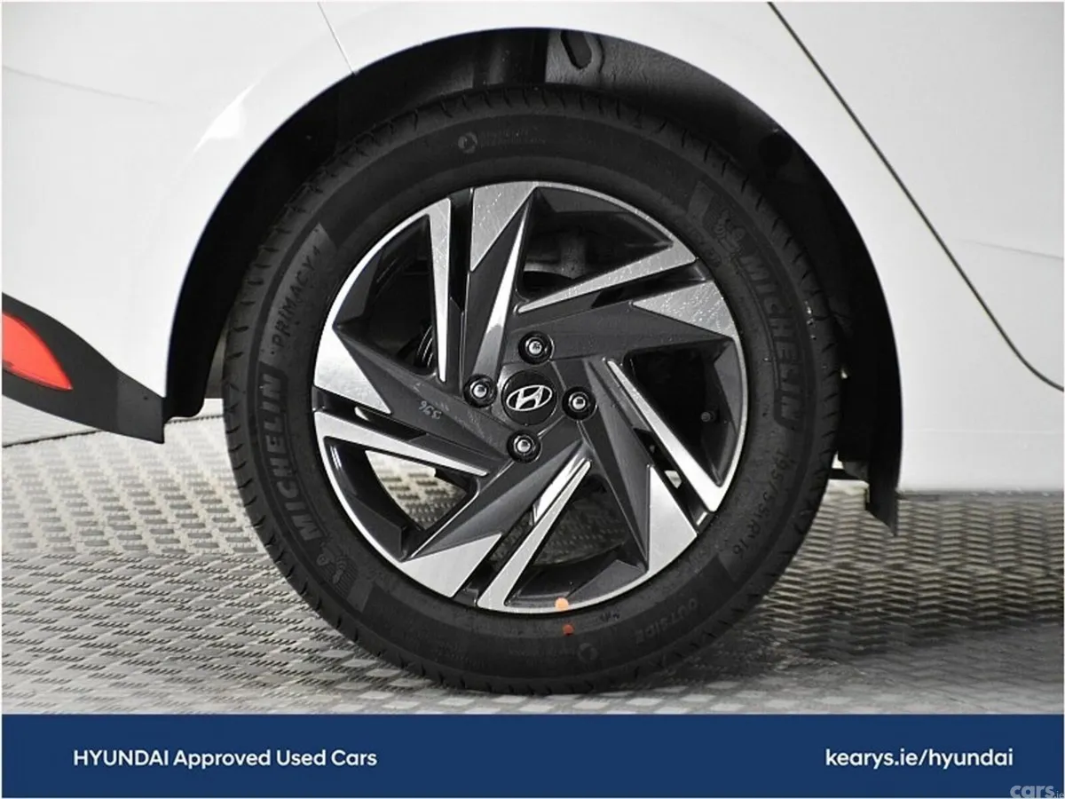 Hyundai i20 Hatchback, Petrol, 2023, White