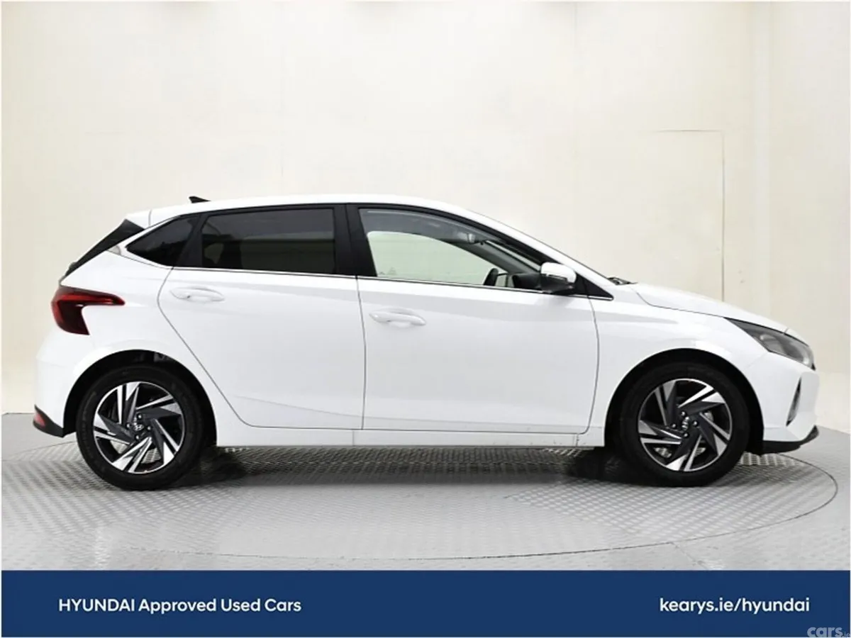 Hyundai i20 Hatchback, Petrol, 2023, White