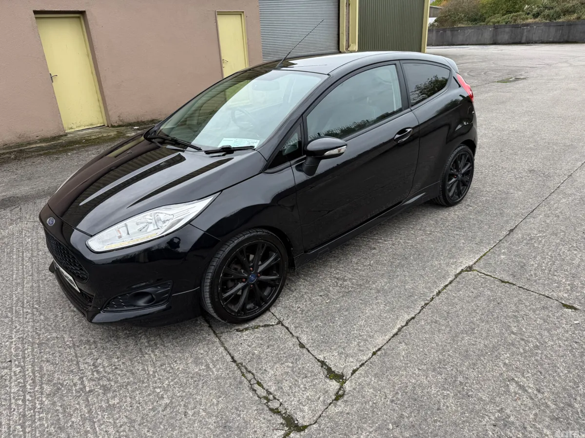 Ford Fiesta Hatchback, Petrol, 2015, Black