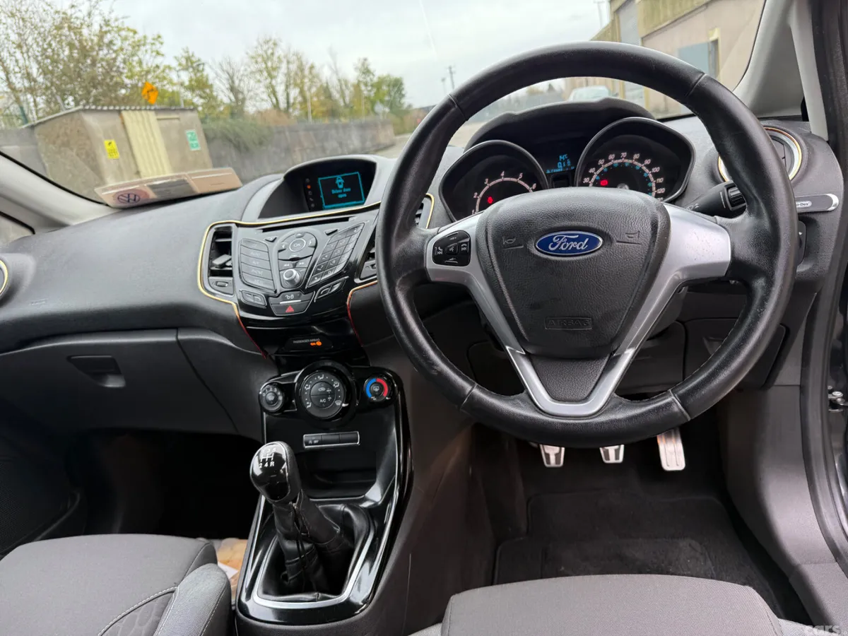 Ford Fiesta Hatchback, Petrol, 2015, Black