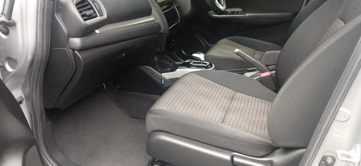 Honda Fit Hatchback, Petrol Hybrid, 2017, Silver