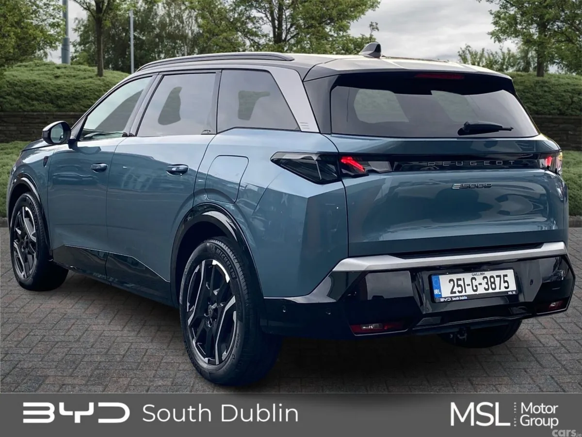 Peugeot 5008 MPV, Electric, 2025, Blue