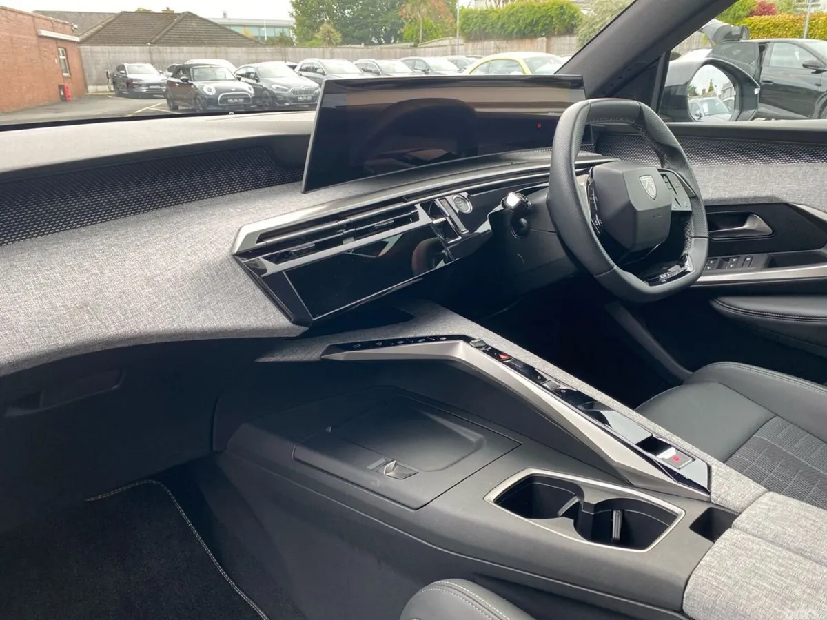 Peugeot 5008 MPV, Electric, 2025, Blue