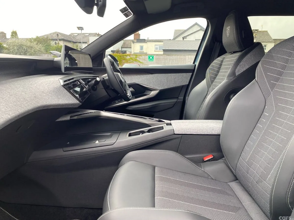 Peugeot 5008 MPV, Electric, 2025, Blue