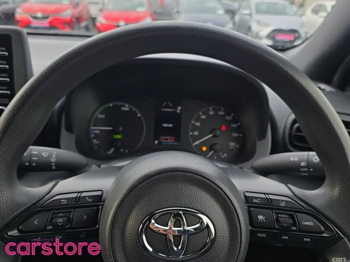 Toyota Yaris Hatchback, Petrol Hybrid, 2021, White