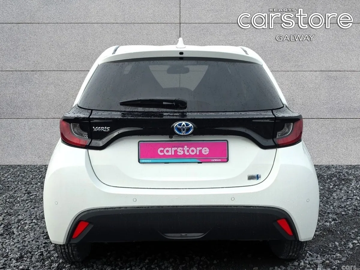 Toyota Yaris Hatchback, Petrol Hybrid, 2021, White