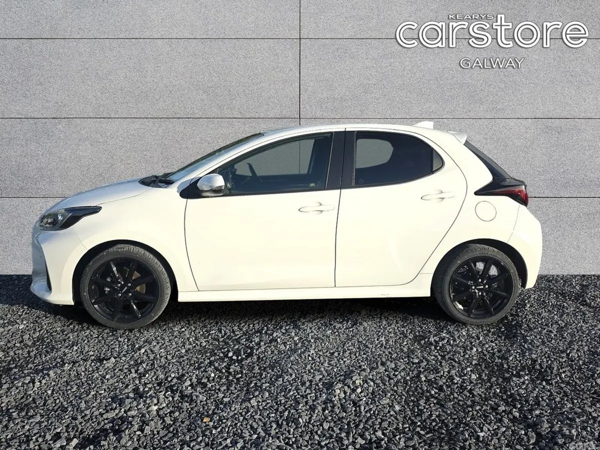 Toyota Yaris Hatchback, Petrol Hybrid, 2021, White