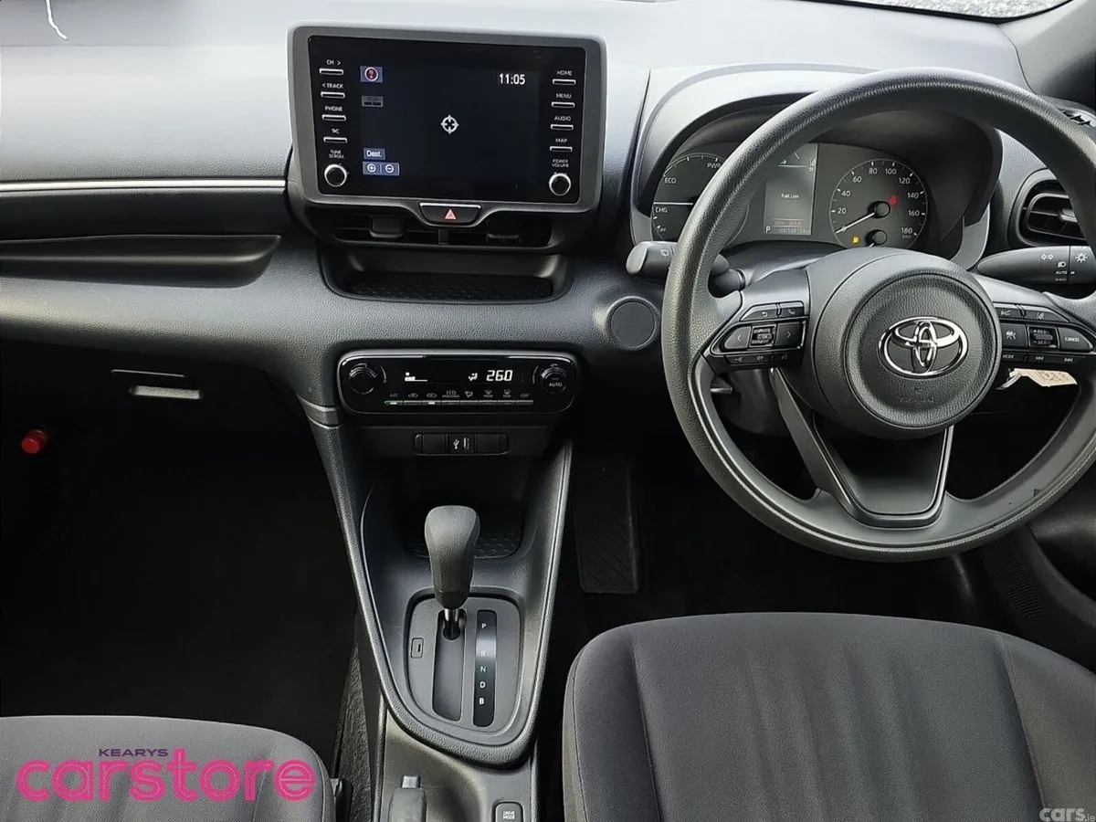 Toyota Yaris Hatchback, Petrol Hybrid, 2021, White