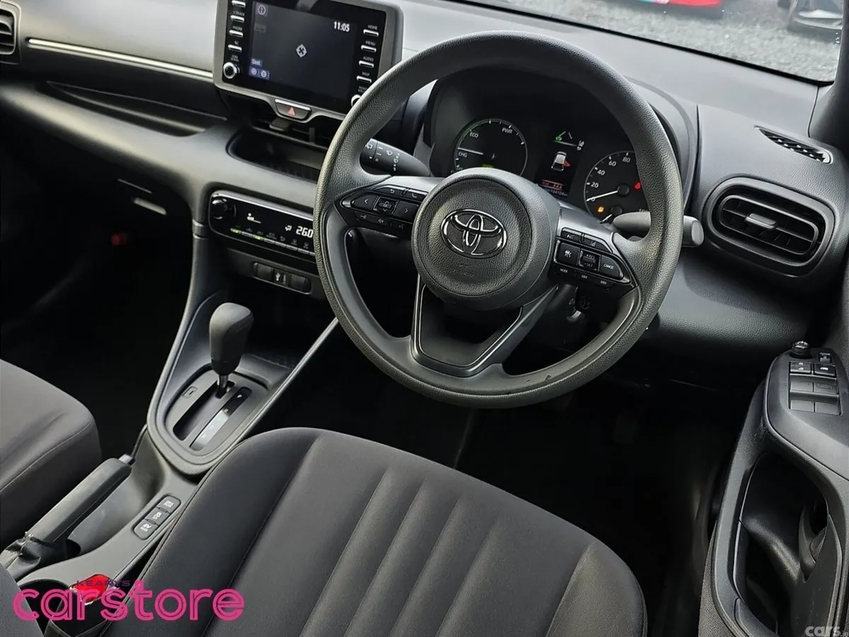 Toyota Yaris Hatchback, Petrol Hybrid, 2021, White