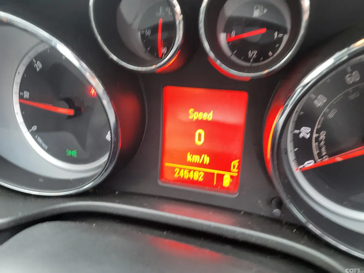 Vauxhall Insignia Hatchback, Diesel, 2011, Black