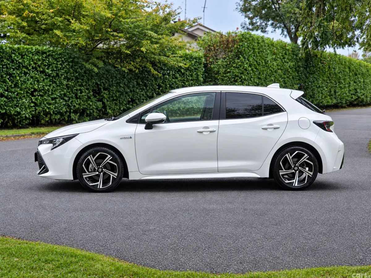 Toyota Corolla Hatchback, Petrol Hybrid, 2018, White