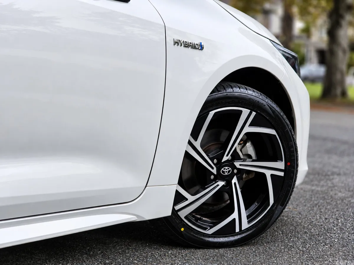Toyota Corolla Hatchback, Petrol Hybrid, 2018, White