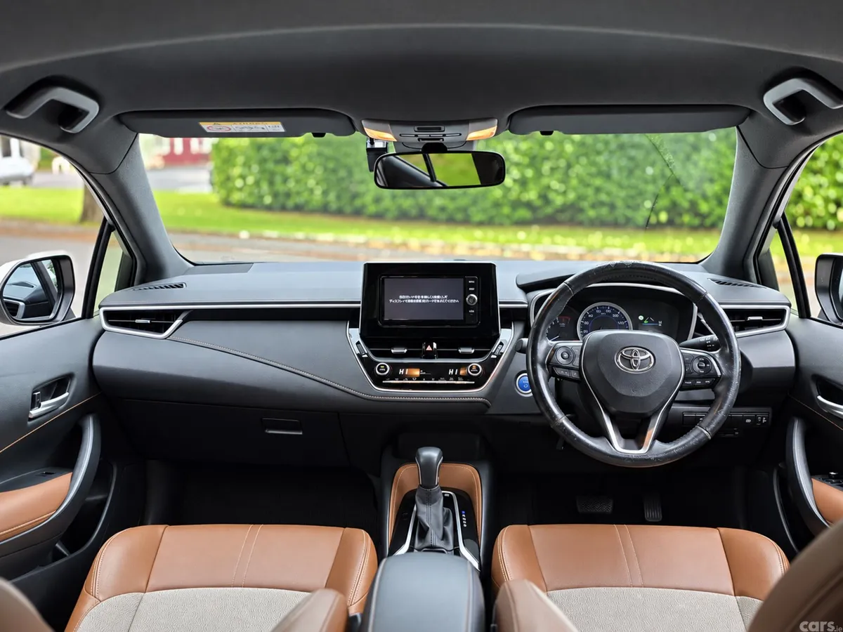 Toyota Corolla Hatchback, Petrol Hybrid, 2018, White