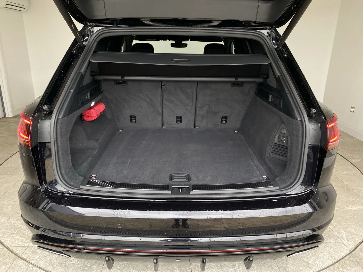 Volkswagen Touareg SUV, Diesel, 2022, Black
