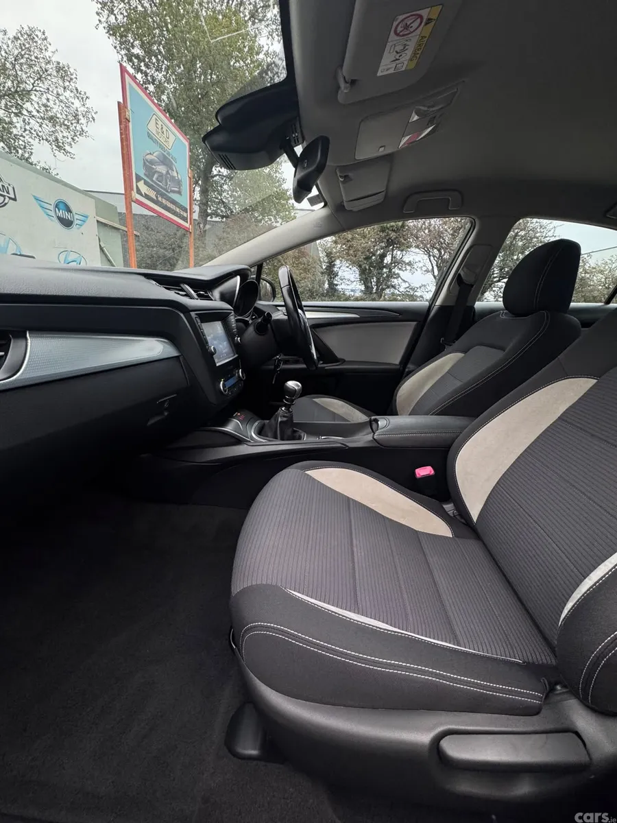 Toyota Avensis Saloon, Diesel, 2016, Blue