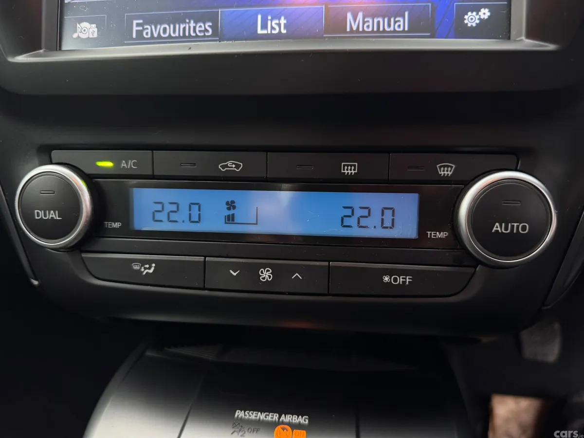 Toyota Avensis Saloon, Diesel, 2016, Blue