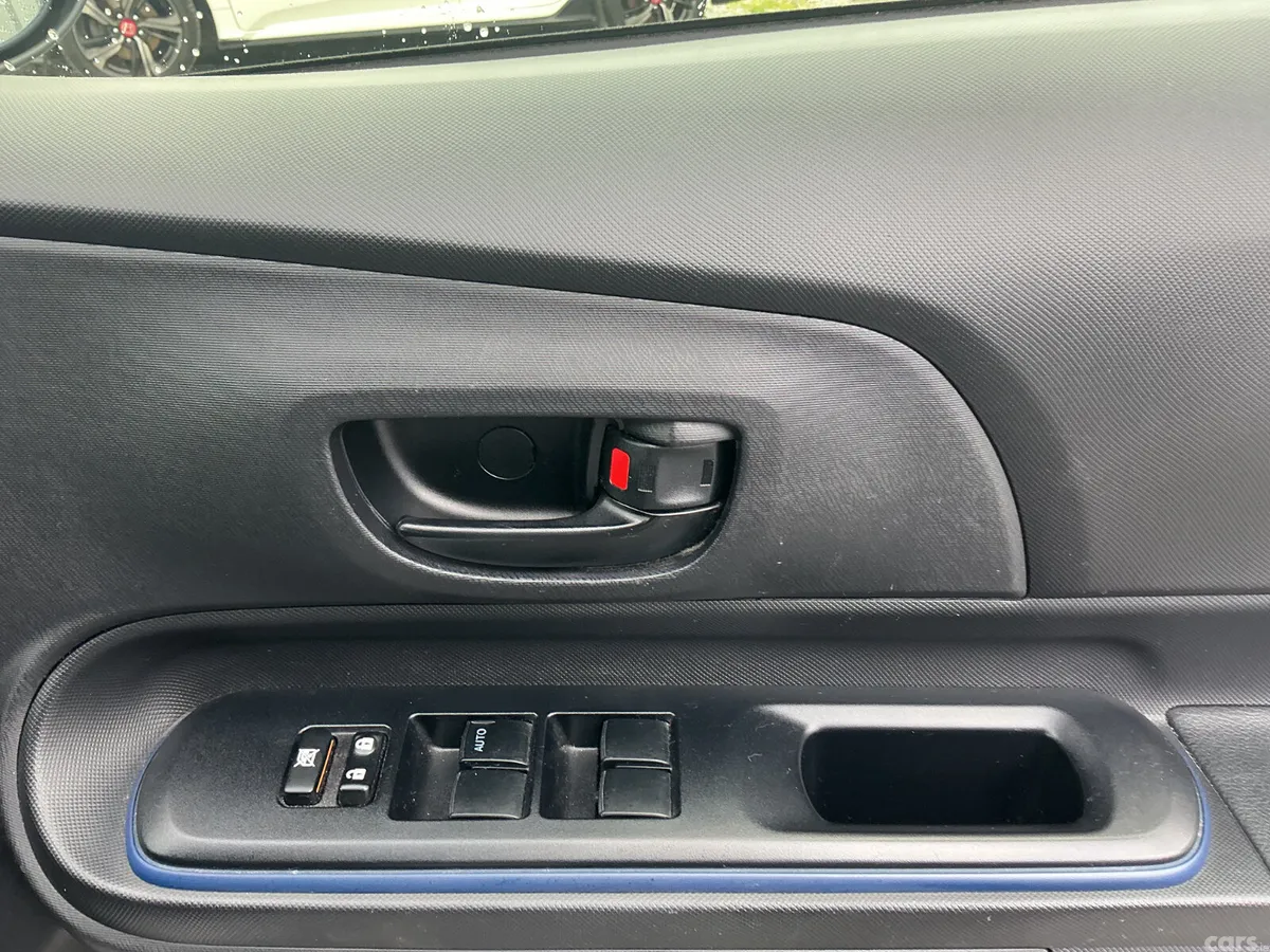 Toyota Aqua Hatchback, Petrol Hybrid, 2015, Silver