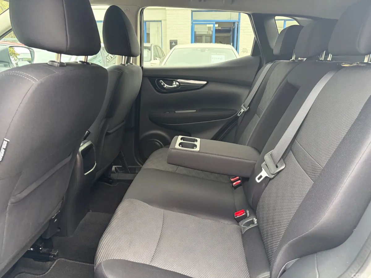 Nissan Qashqai Hatchback, Petrol, 2016, White