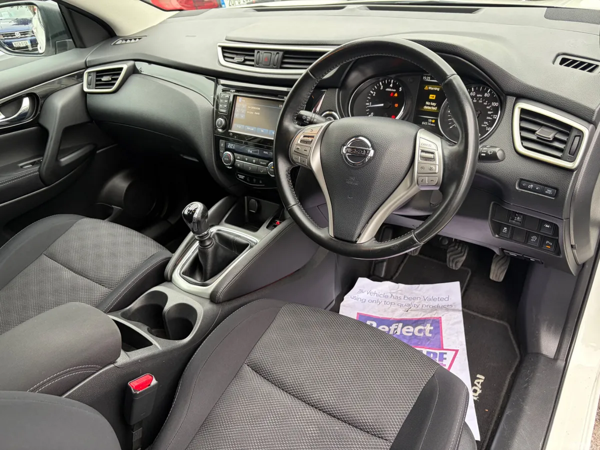 Nissan Qashqai Hatchback, Petrol, 2016, White