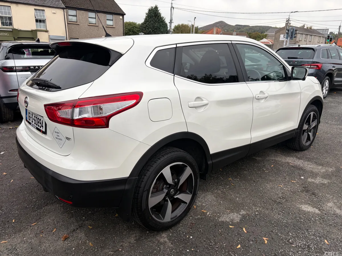 Nissan Qashqai Hatchback, Petrol, 2016, White