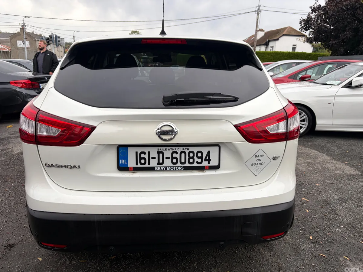 Nissan Qashqai Hatchback, Petrol, 2016, White