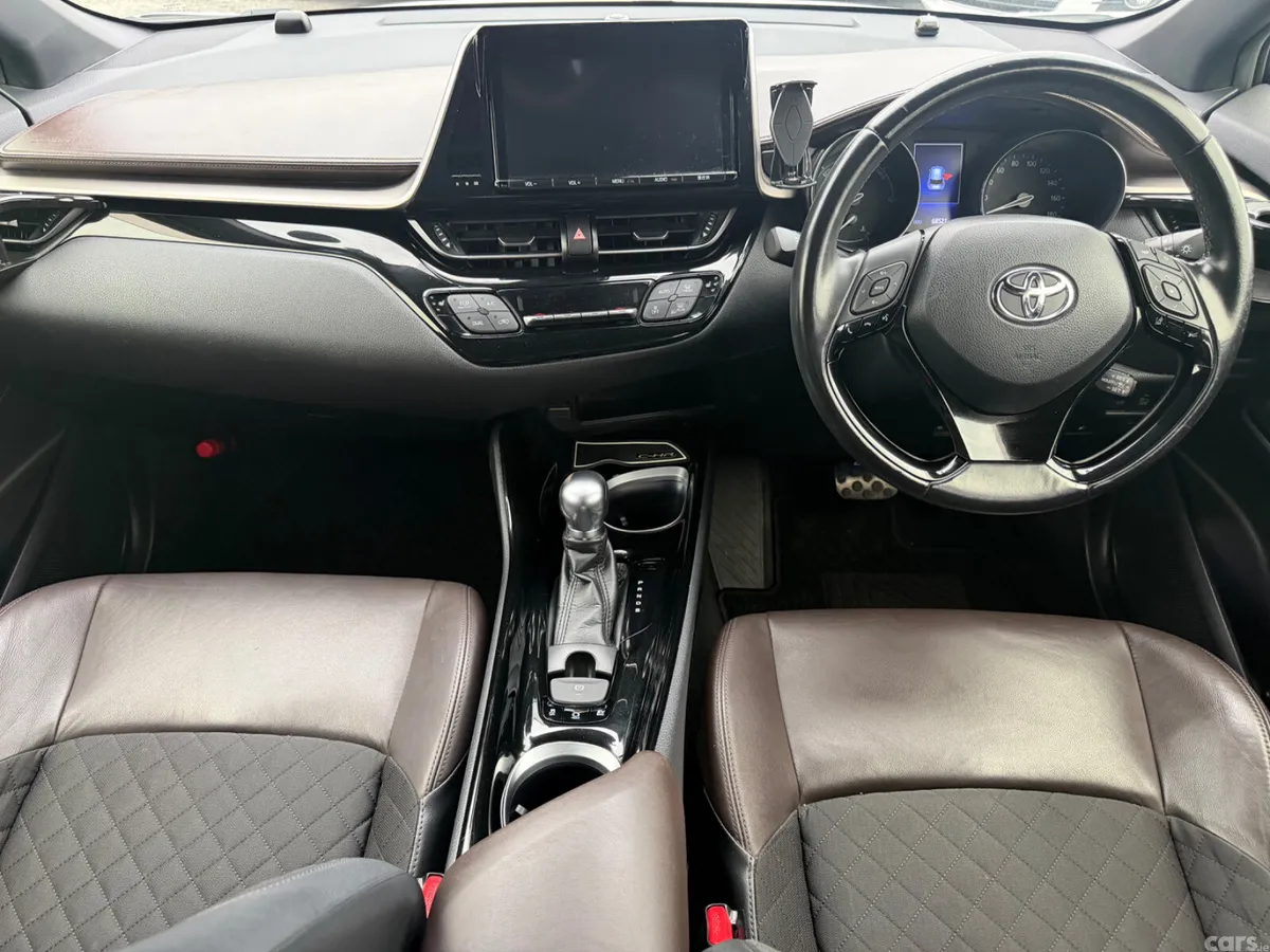 Toyota C-HR SUV, Petrol Hybrid, 2017, White