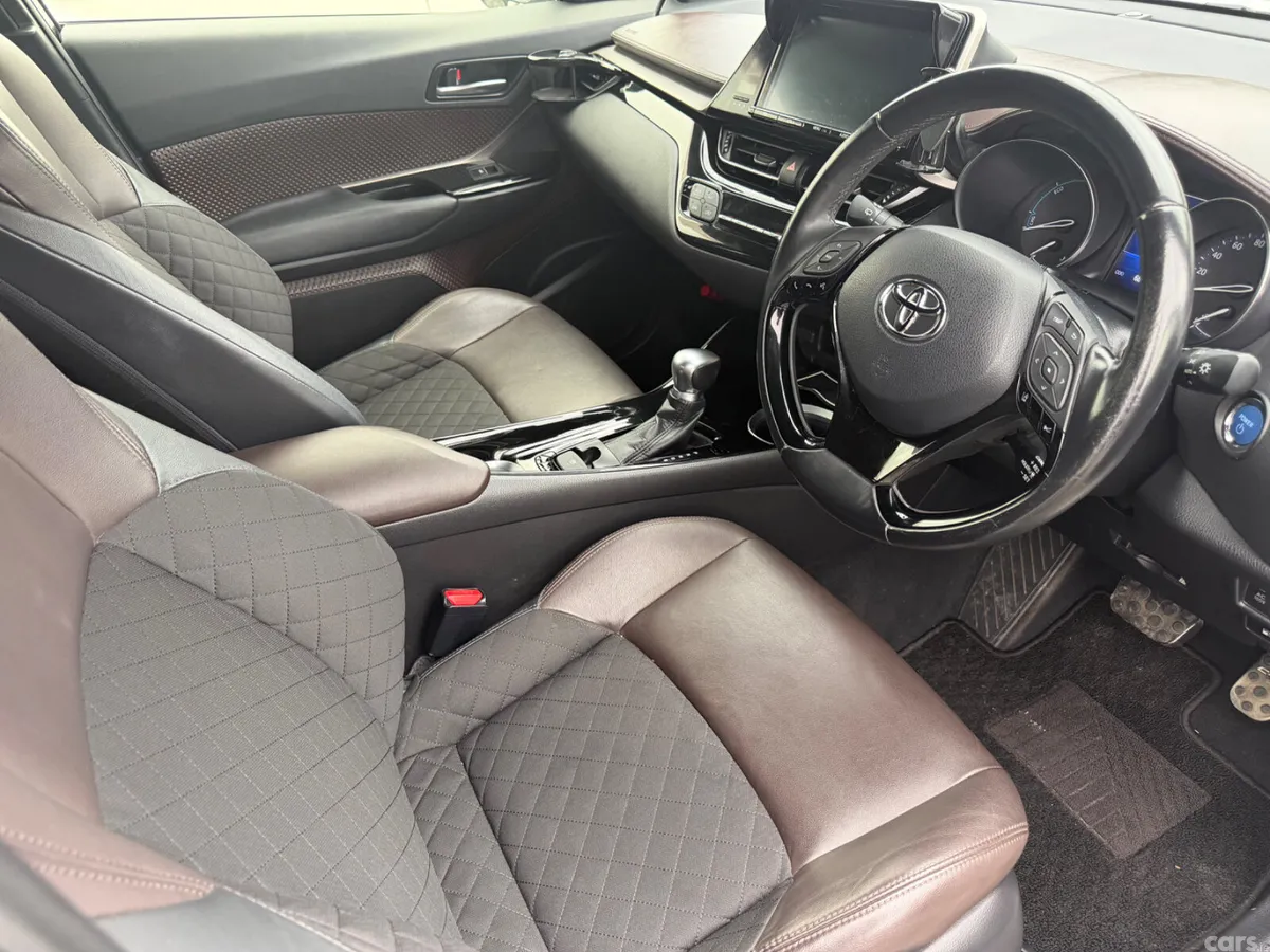 Toyota C-HR SUV, Petrol Hybrid, 2017, White