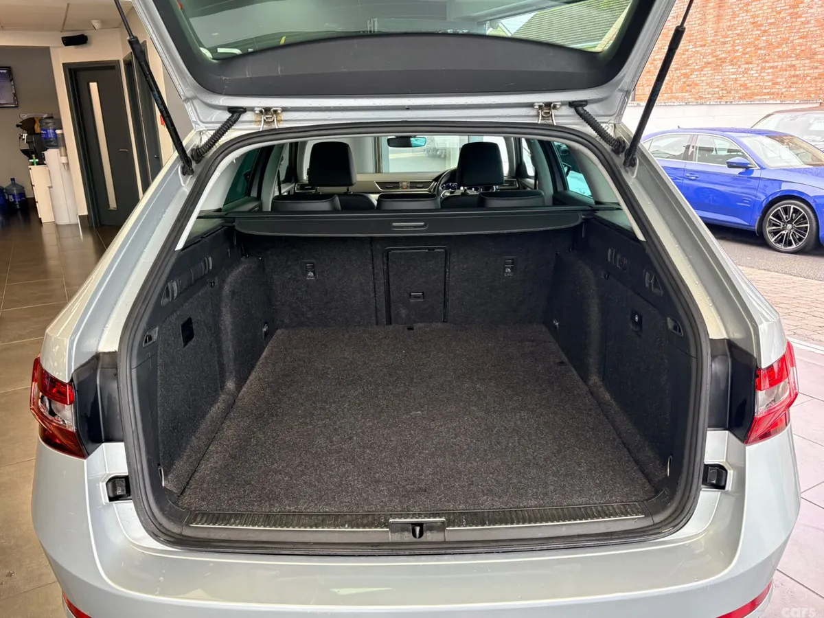 Skoda Superb Estate, Petrol Hybrid, 2023, Silver
