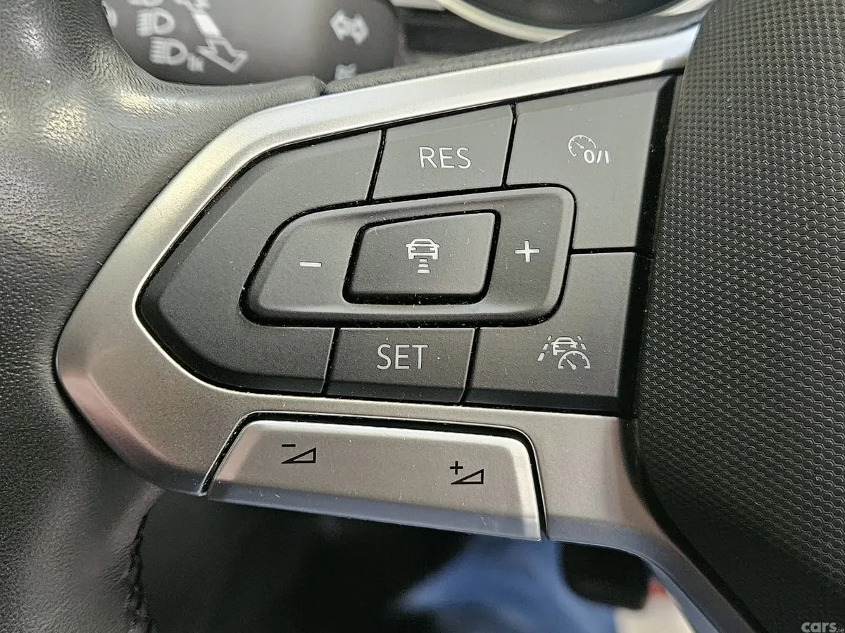 Volkswagen Passat Saloon, Diesel, 2022, Blue
