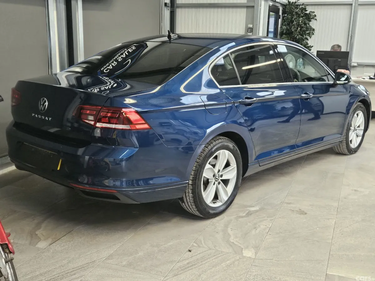 Volkswagen Passat Saloon, Diesel, 2022, Blue
