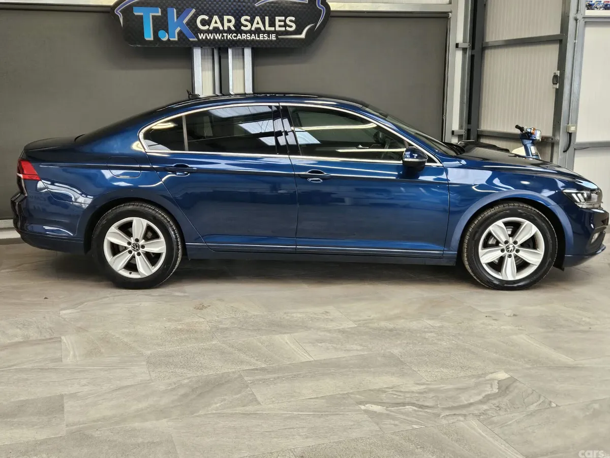 Volkswagen Passat Saloon, Diesel, 2022, Blue