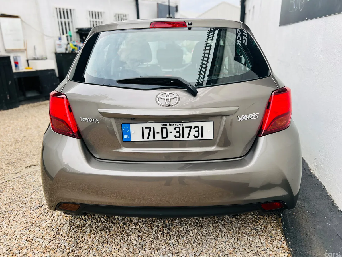 Toyota Yaris Hatchback, Petrol, 2017, Grey