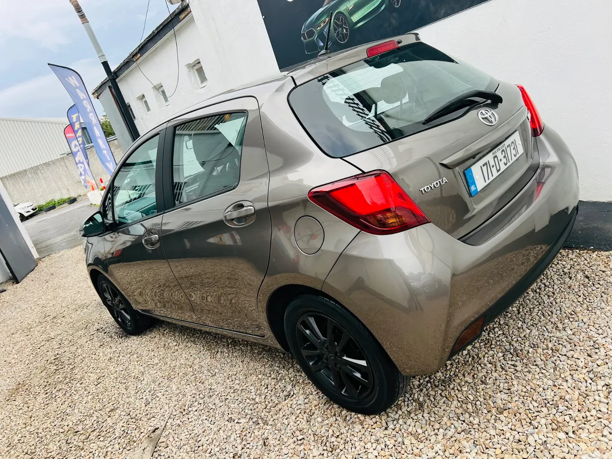 Toyota Yaris Hatchback, Petrol, 2017, Grey