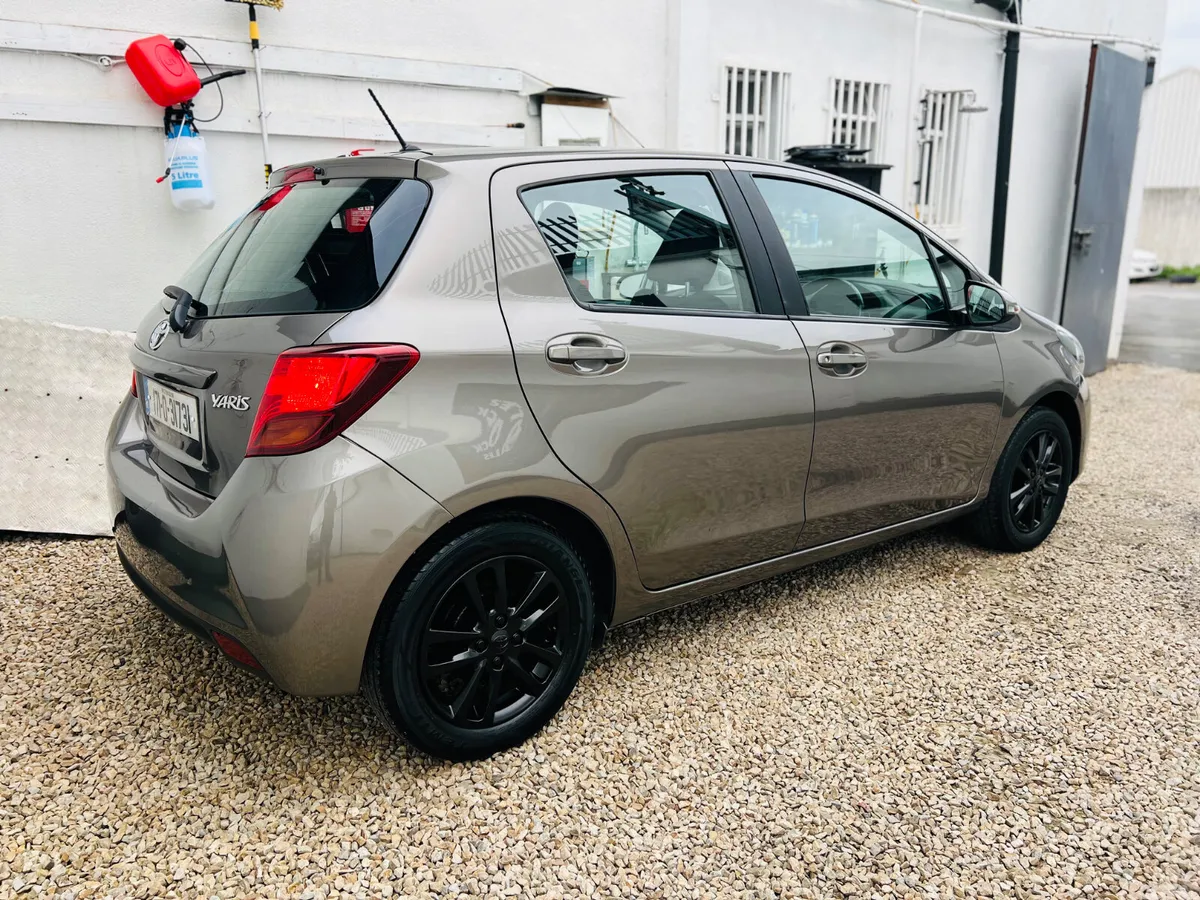 Toyota Yaris Hatchback, Petrol, 2017, Grey