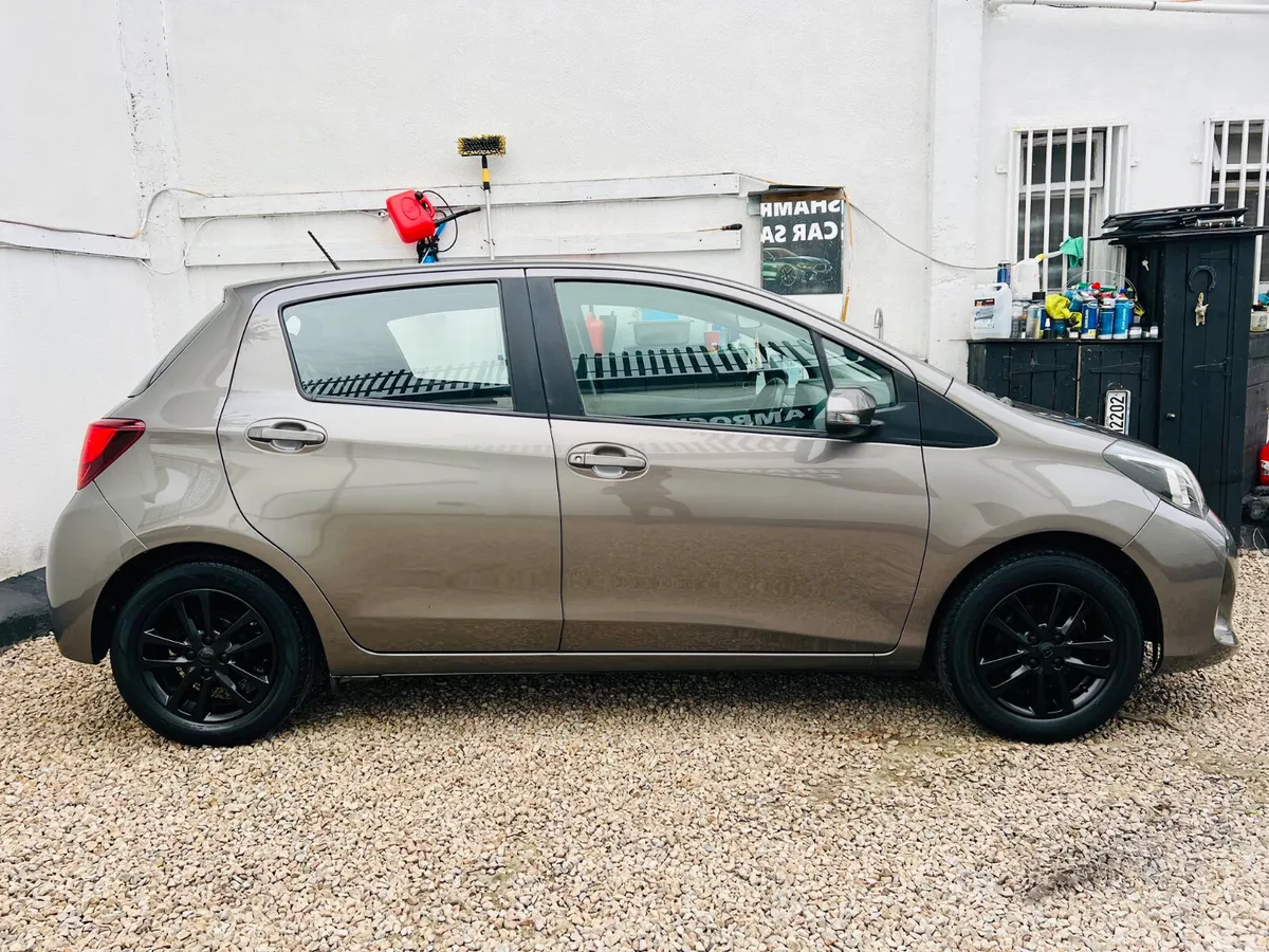 Toyota Yaris Hatchback, Petrol, 2017, Grey